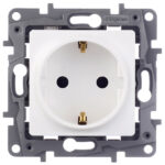Розетка Legrand Etika встраиваемая белая (672221)