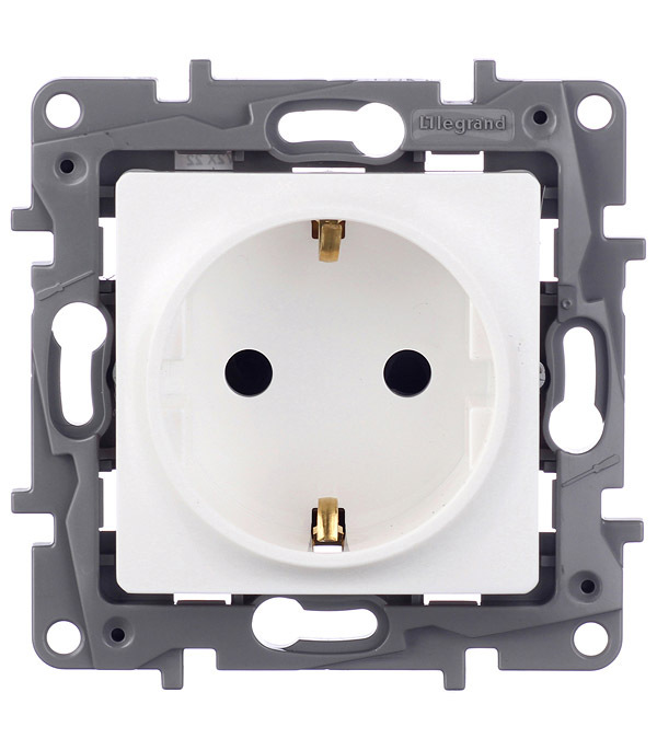 original-6422.jpg Розетка Legrand Etika встраиваемая белая со шторками (672222) — изображение 1